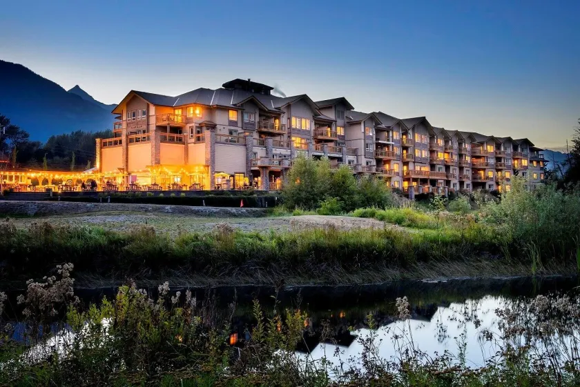 Executive Suites Hotel and Resort, Squamish - Image 1