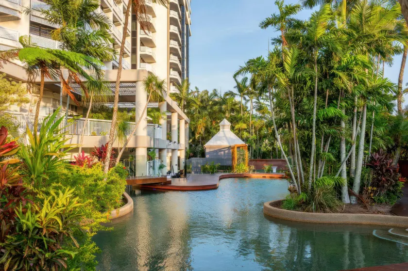 Rydges Esplanade Resort Cairns - Image 1