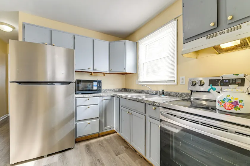 Near Hospitals: Home w/ Yard in Albany! - Image 1