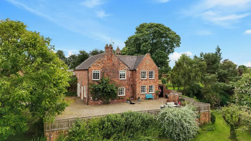 Manor Cottage - Image 1
