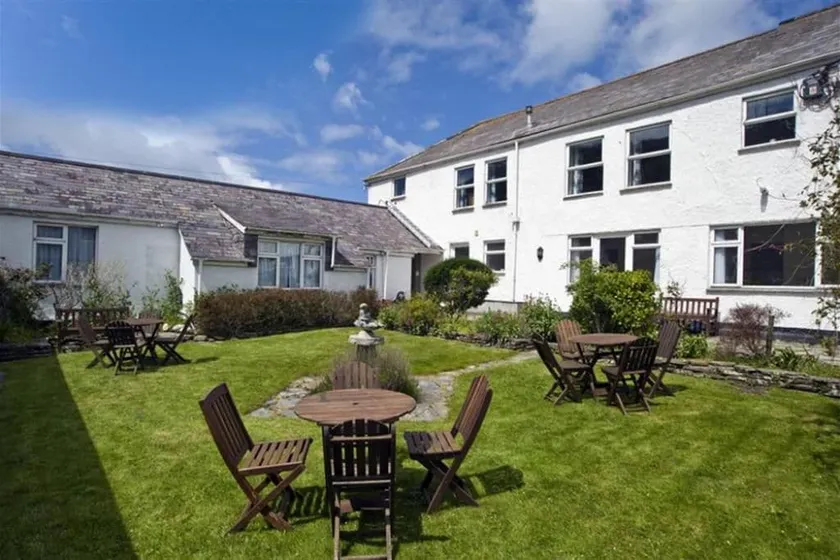 Courtyard Cottage - Image 1