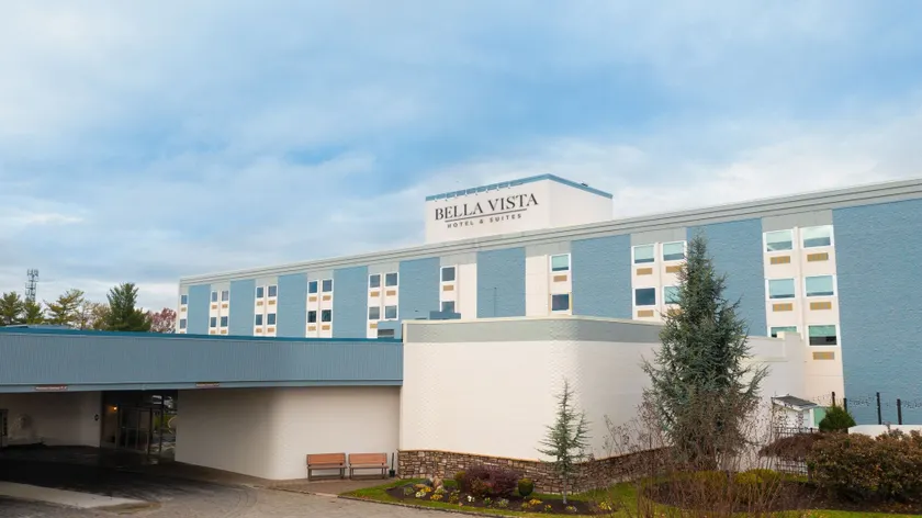 Bella Vista Hotel & Suites - Image 1