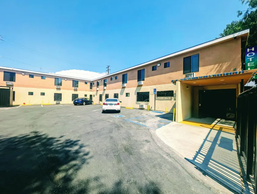 Star Inn Hotel - Image 1