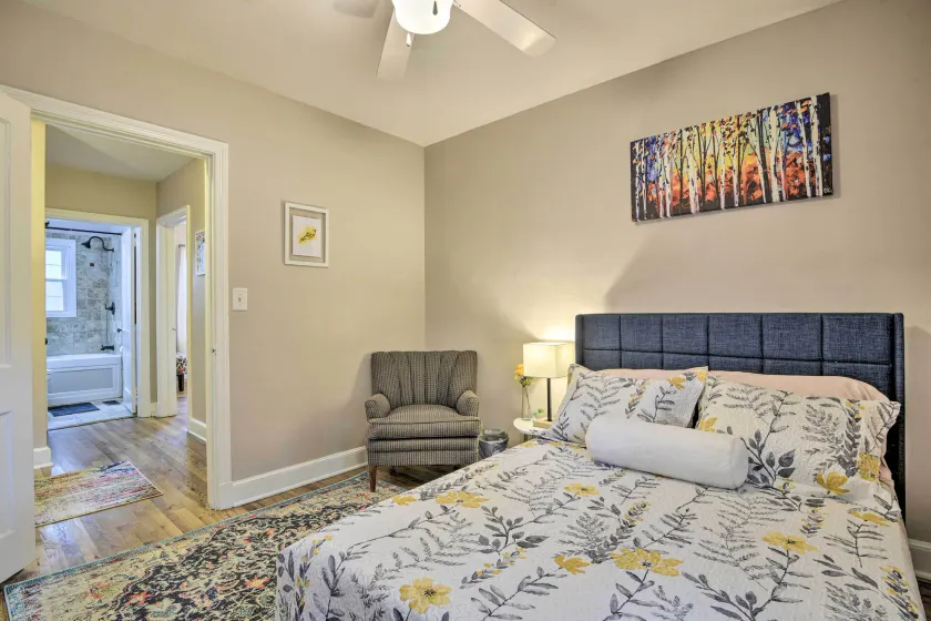 Bright Home w/ Yard in Historic Fuquay-varina! - Habitación