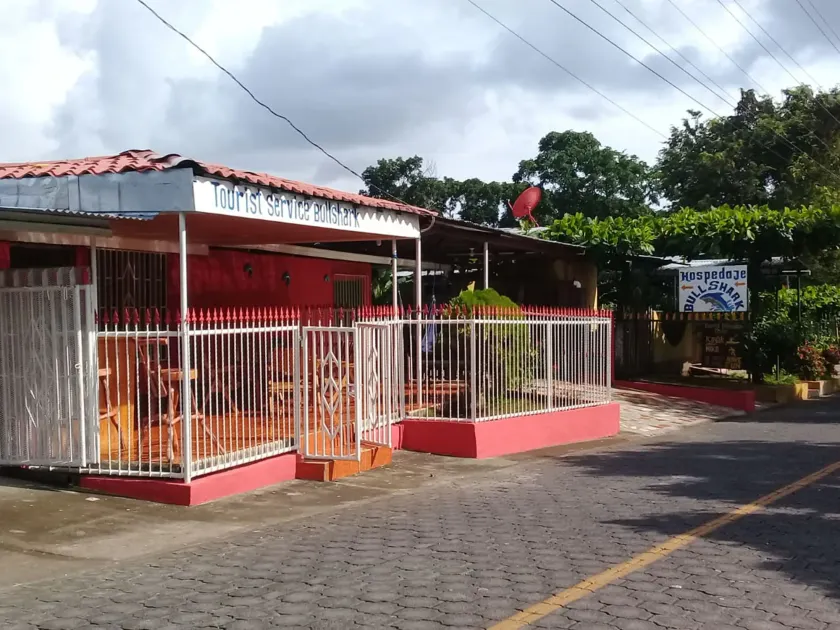 Hostal Bullshark - Image 1