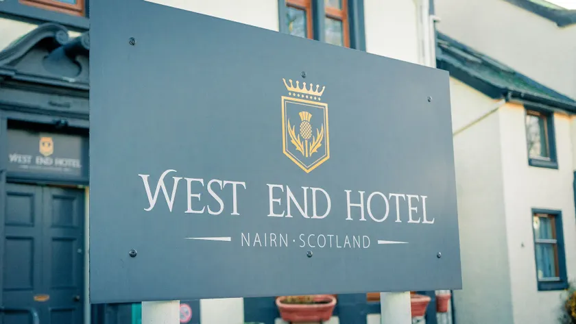 Westend Hotel & Bar - Image 1