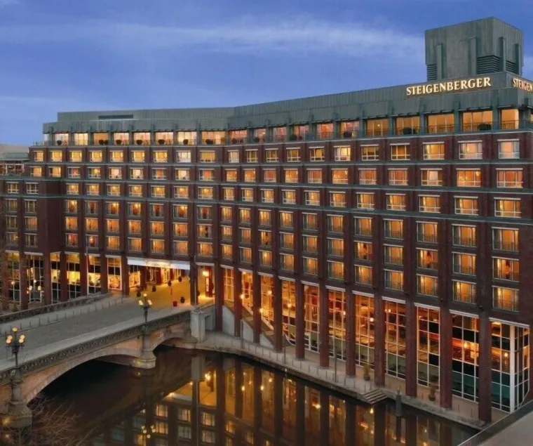 Steigenberger Hotel Hamburg - Image 1