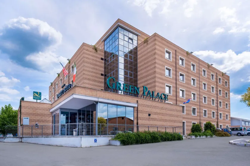 Quality Hotel Green Palace - Image 1