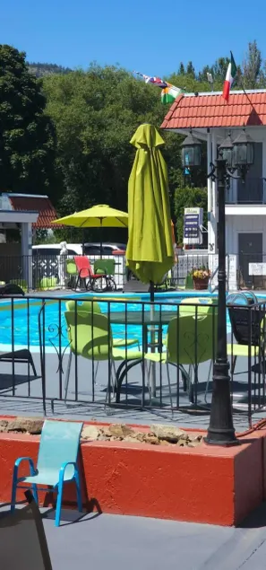 Riverside Motel - Image 1