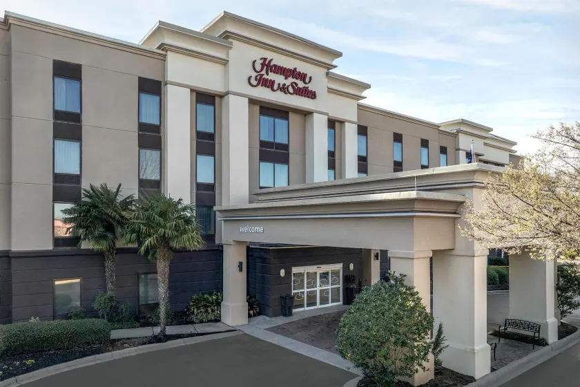 Hampton Inn & Suites Clinton - I-26 - Image 1