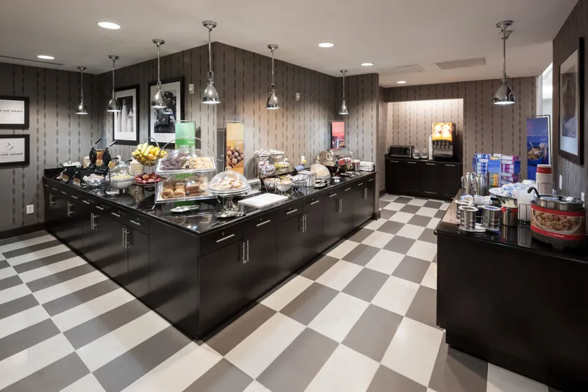 Hampton Inn San Diego-Downtown - Image 1