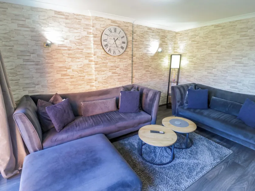 7 Waverton Mews - Image 1