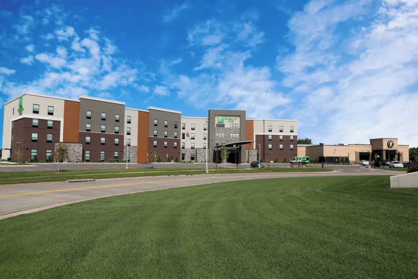 Holiday Inn & Suites Sioux Falls - Airport by IHG - Image 1