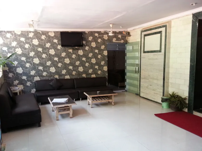 Hotel Sea Sands - Image 1