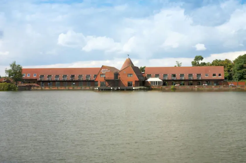 Lakeside International Hotel - Image 1