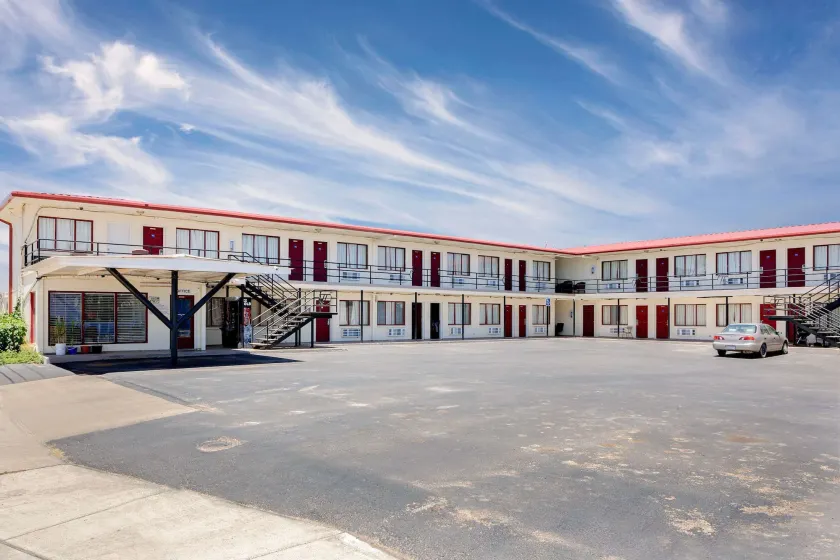 Knights Inn Big Spring - Image 1