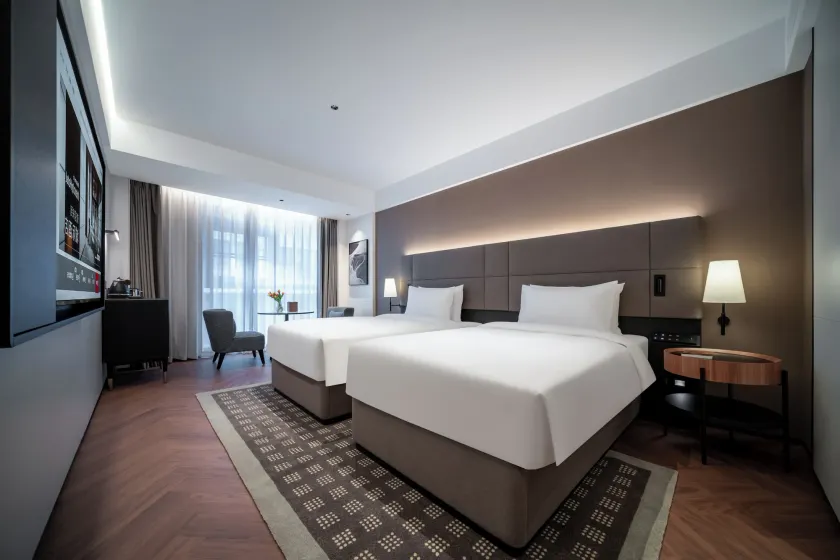 Chongqing Jiefangbei Pedestrian Street Intercity Hotel - Image 1