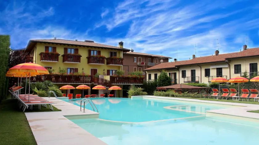 Hotel Romantic - Image 1