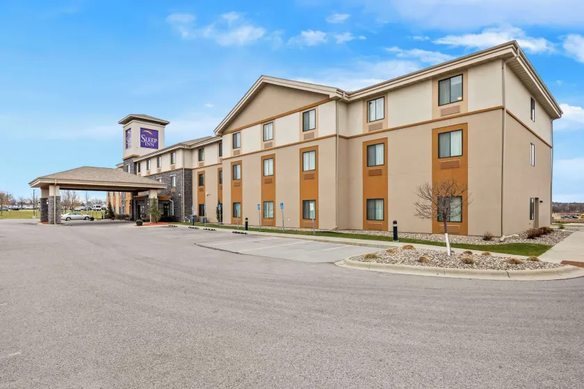 Sleep Inn & Suites West-Near Medical Center - Image 1