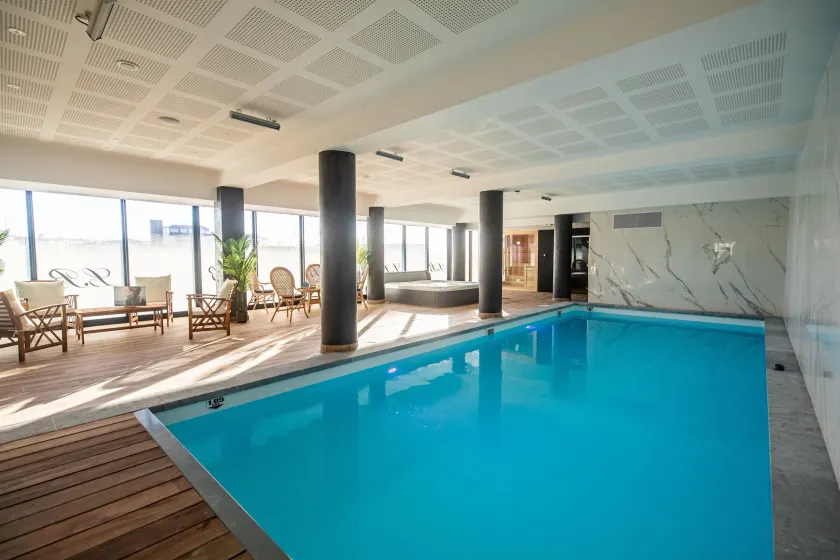 Le Barracuda & Spa, pieds dans l'eau, vue mer, espace bien-être offert - Image 1