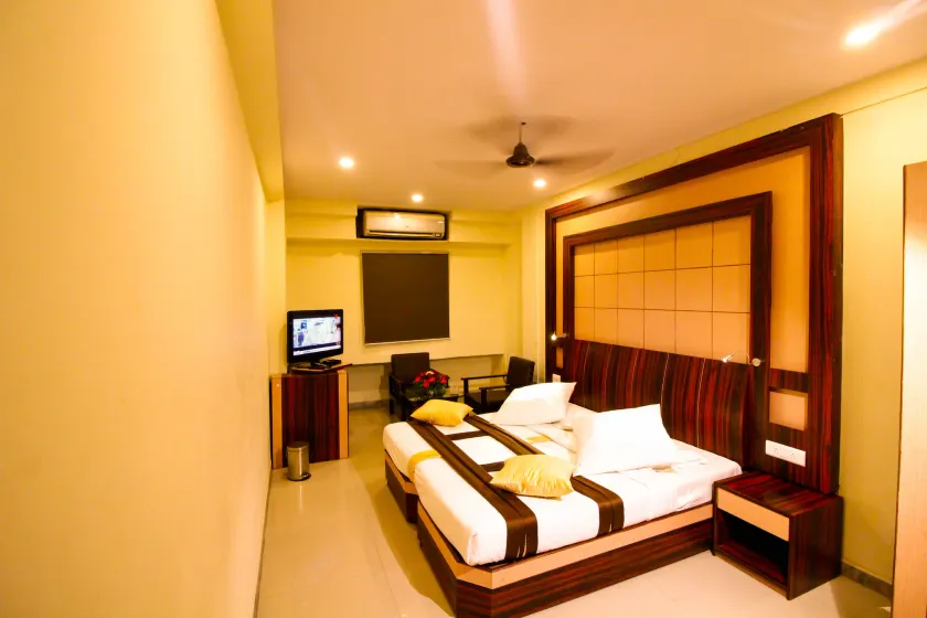 Hotel Rishi Regency - Image 1