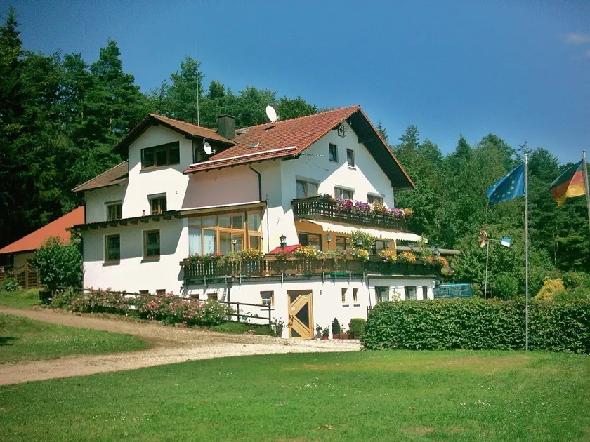 Landhotel Waldesruh - Image 1