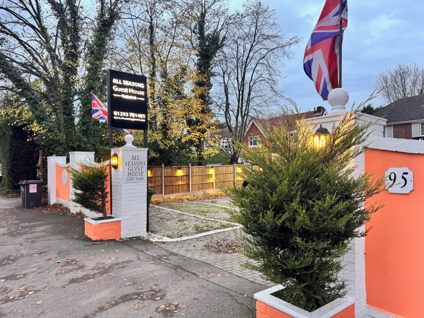 All Seasons Gatwick Guest House & Parking - Image 1