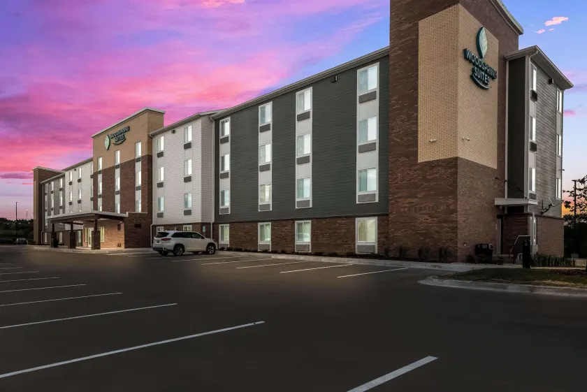 WoodSpring Suites Milwaukee - Menomonee Falls - Image 1