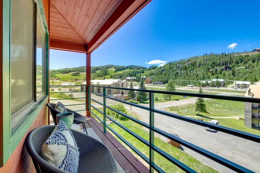 Ski-in/Ski-Out Brian Head Condo w/ Hot Tub Access! - Image 1