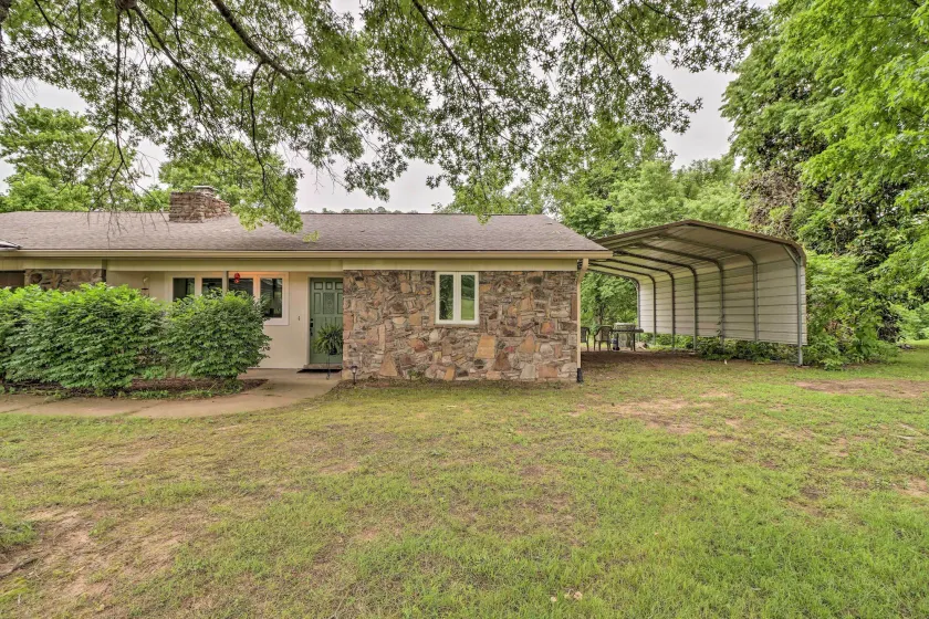 Norfork Getaway: Walk in White River Access! - Image 1