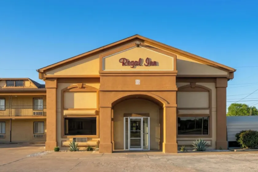Regal Inn Coffeyville KS US 169 - Image 1