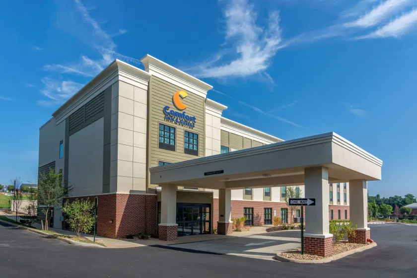 Comfort Inn & Suites Charlottesville Hollymead Town Center - Image 1