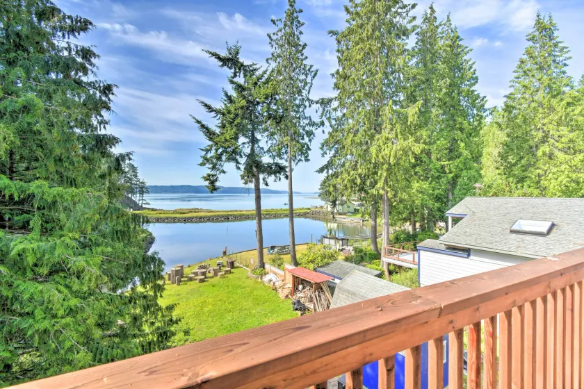The Lillipad in Lilliwaup: Magnificent Waterfront! - Image 1