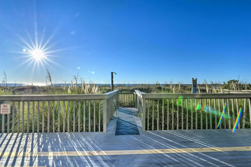 Oceanfront Ground Floor • Walk to Shops • Steps to Sand • Grand Strand I 1 - Interiör