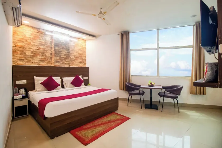 Hotel S R PLAZA - Image 1