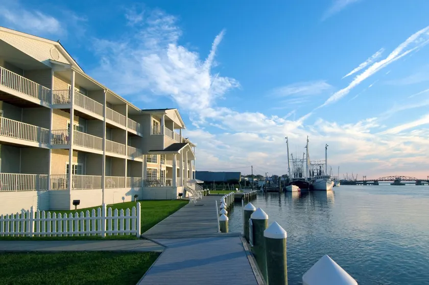 Hampton Inn & Suites Chincoteague Waterfront - Image 1