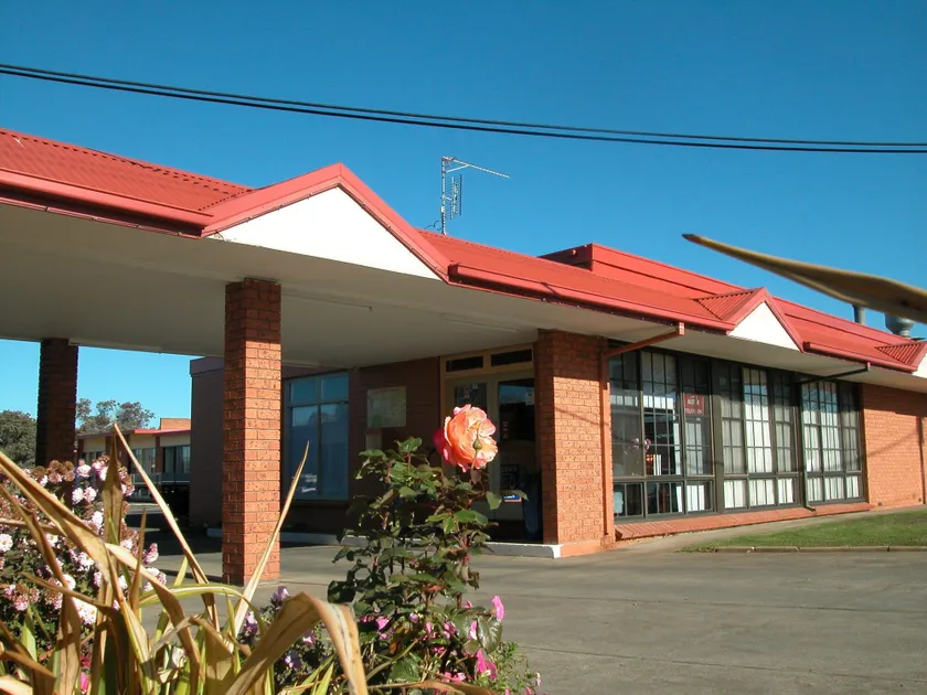 Ambassador Motor Inn - Image 1