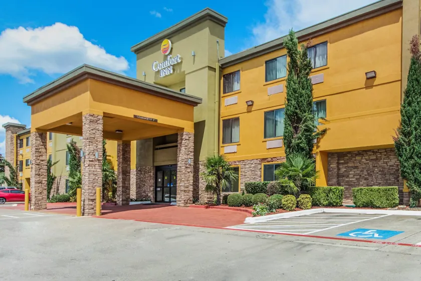 Comfort Inn Dallas Park Central - Image 1
