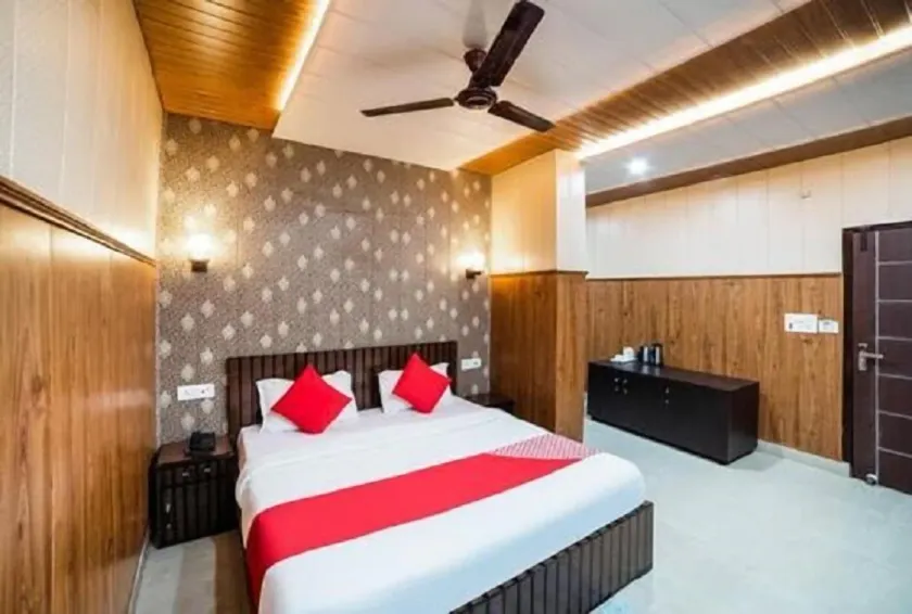 Krazy Hotel - Image 1