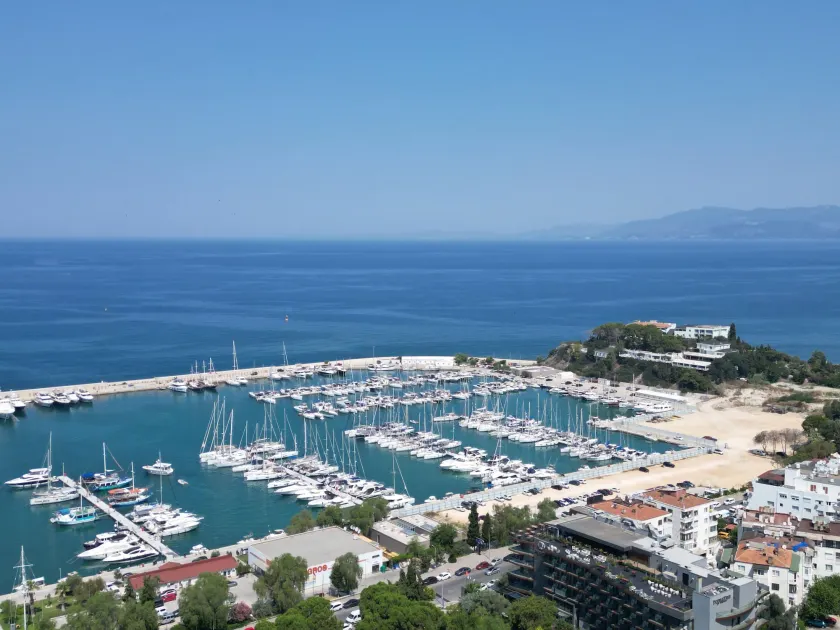 Adella Garden Marina Hotel - Image 1