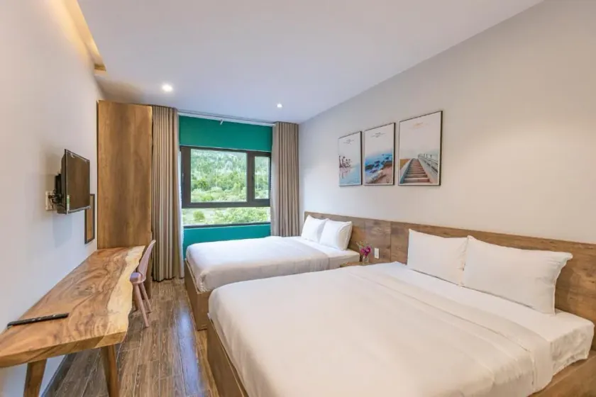 Tran Long Cu Hin Hotel - Near Bai Dai Beach - Image 1