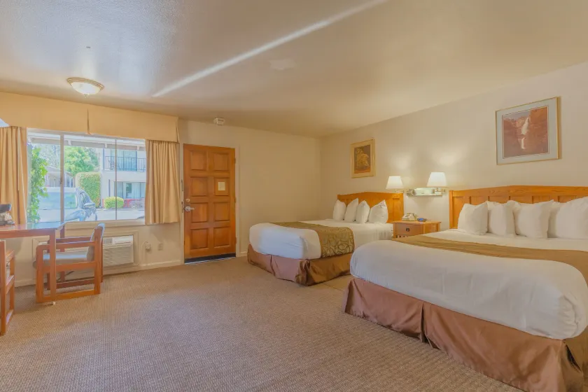 Mariposa Lodge - Image 1