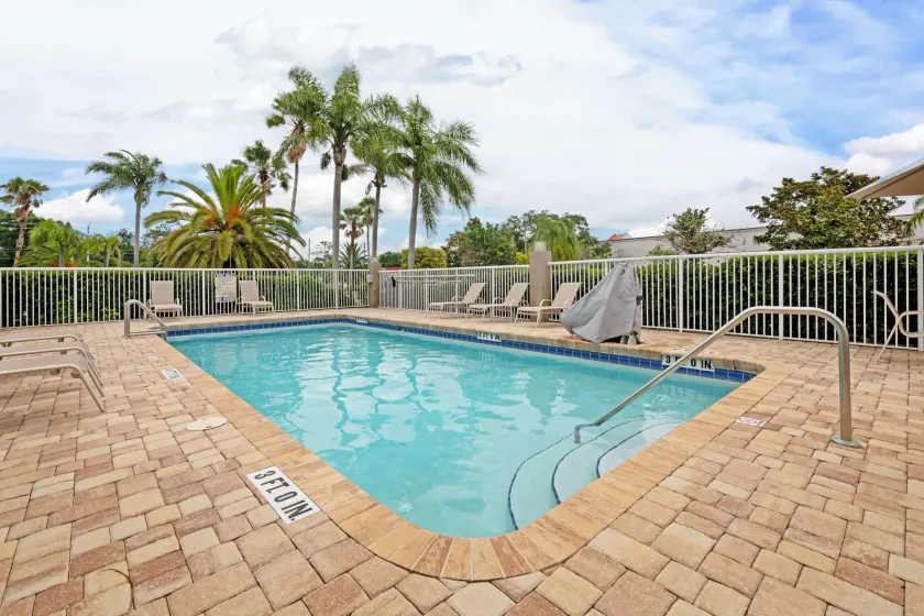 Best Western Edgewater Inn - Image 1