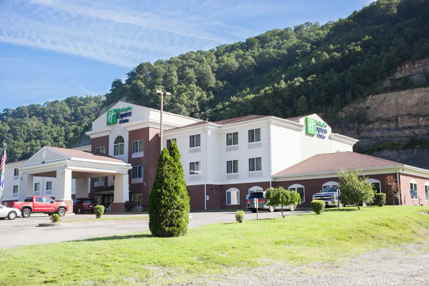 Holiday Inn Express Hotel & Suites by IHG - Image 1