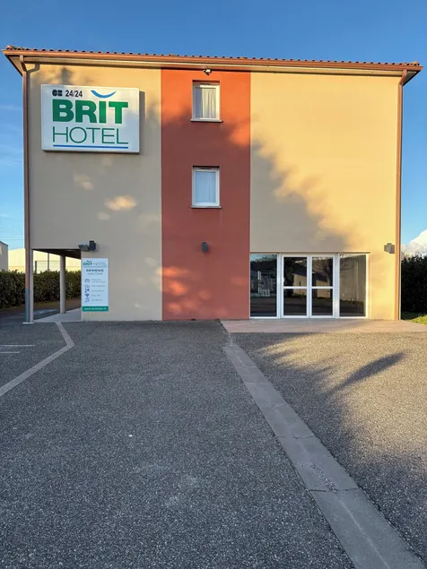 Brit Hotel Confort Villeneuve Sur Lot - Image 1