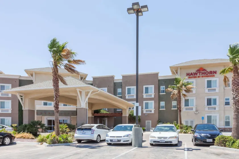 Hawthorn Suites by Wyndham Victorville - Image 1