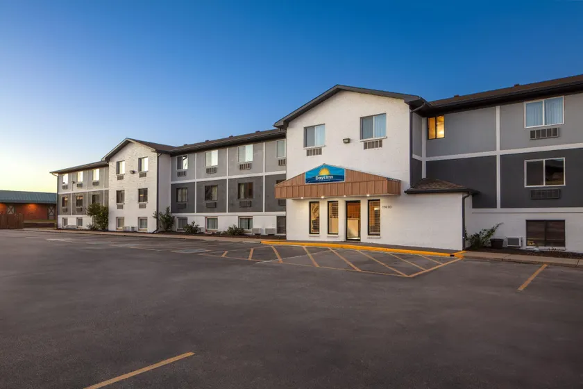 Days Inn by Wyndham Omaha NE - Image 1