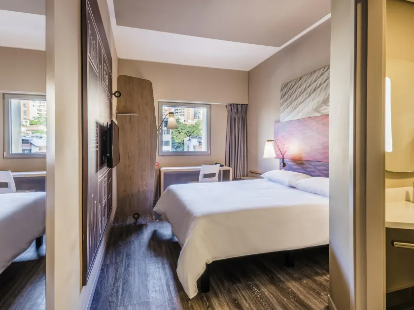 Hotel Ibis Cali Granada - Image 1