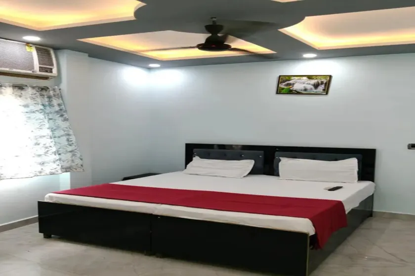 OYO 82510 Karan Residency - Image 1