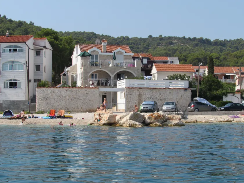 Sea front stone house - Image 1